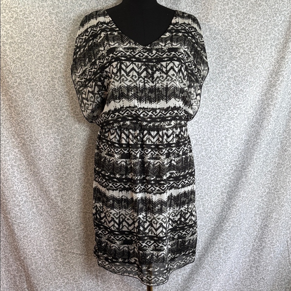 Enfocus Studio Stylish Black and White Patterned Dress size 8